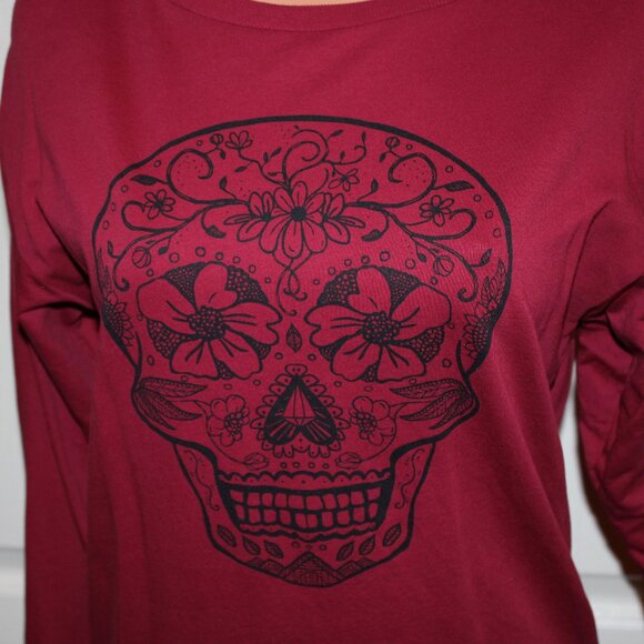 NWT! Fun H&M SIZE SMALL Red & Black Sugar Skull Casual Wear Weekend Top - Picture 3 of 7